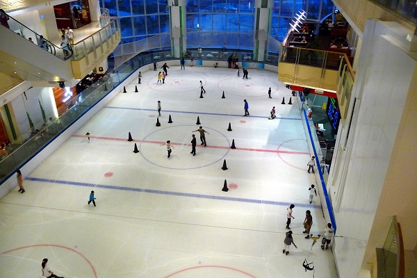 sân trượt băng trung tâm thương mại mua sắm Elements Hồng Kông